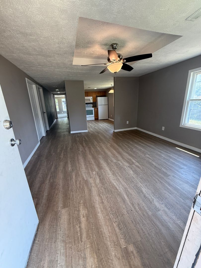 Springfield House: 1100 N Brown Ave