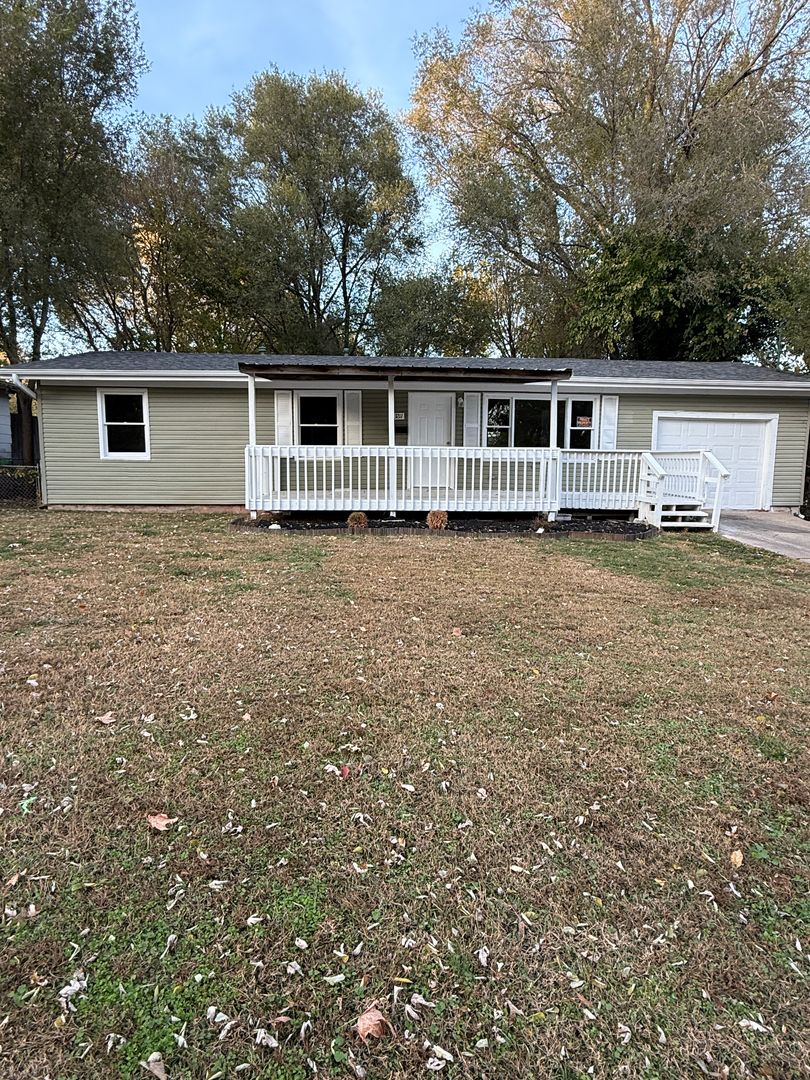 Springfield House: 3211 W Walnut St