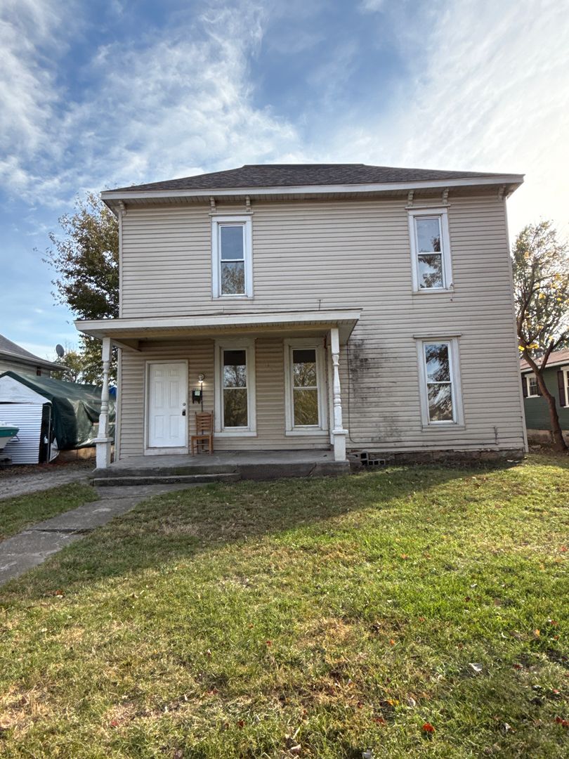 Springfield House: 1220 W Chase St