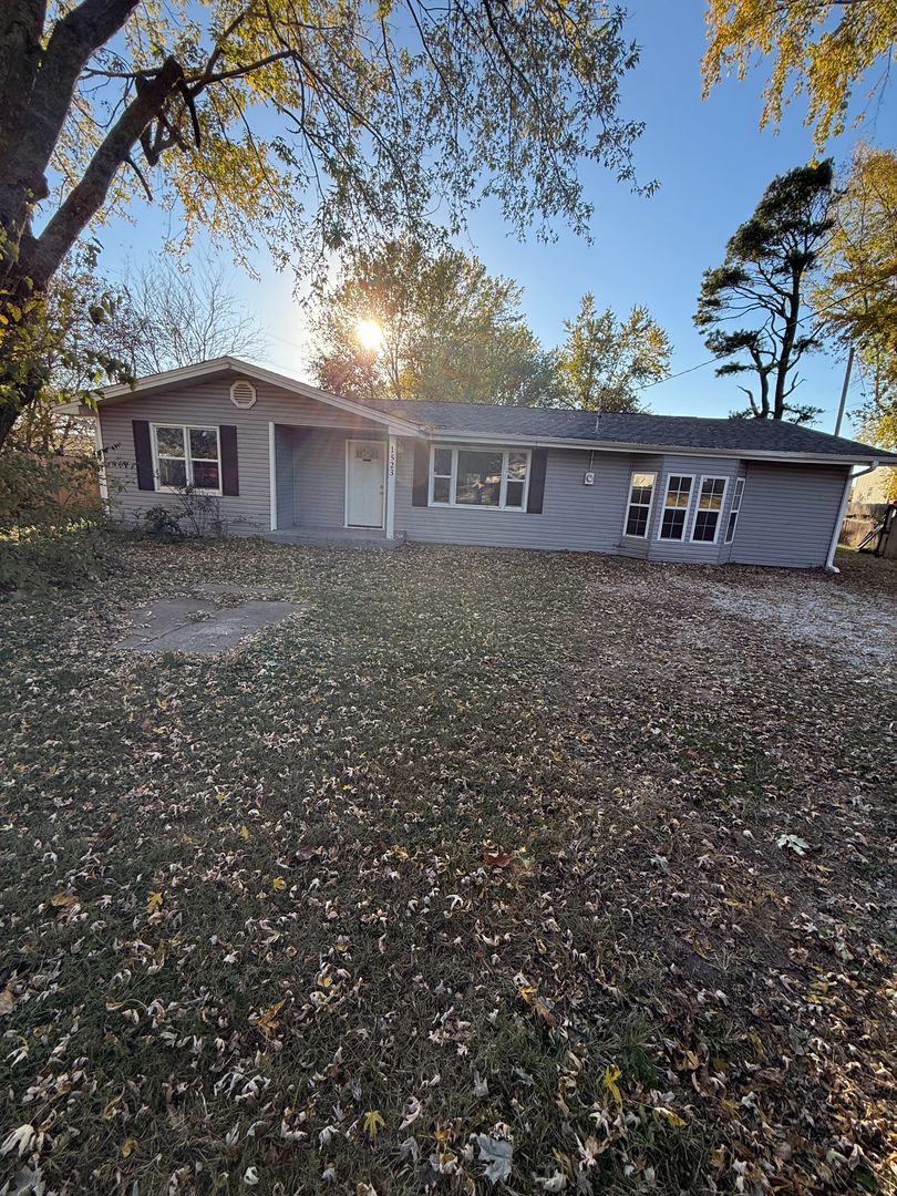 Springfield House: 1523 N Rainbow Ave