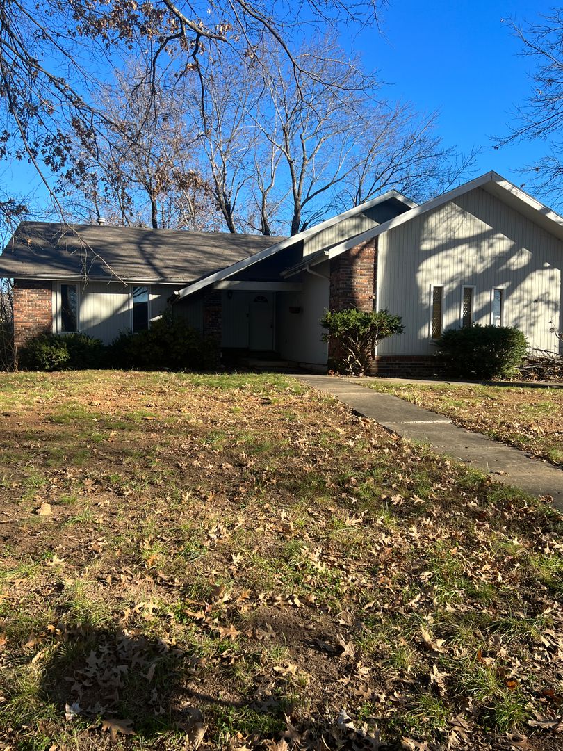 Springfield House: 5518 S Roanoke Ave