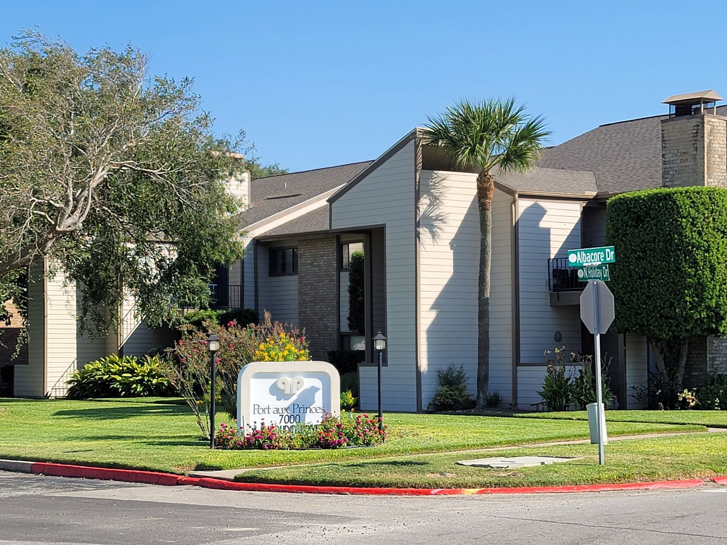 Galveston Apartment: 7055 N. Holiday