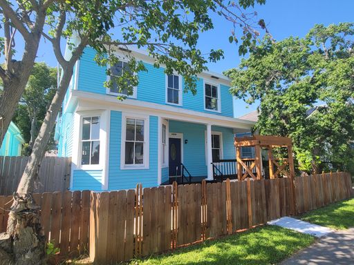 Large 5 Bedroom 3 Bath - Nearly 2,000 Square Ft. - 39th Ave. O – photo 1