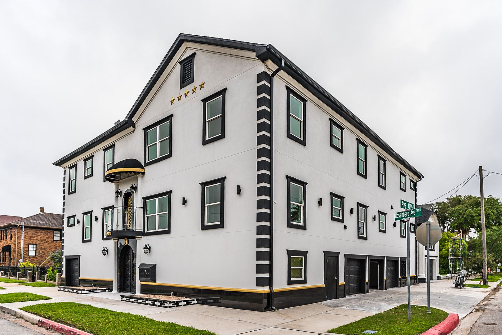 Galveston Apartment: 1801 Rosenberg