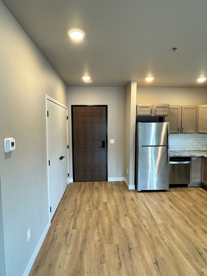 Perham Apartment: 101 2nd Ave SE