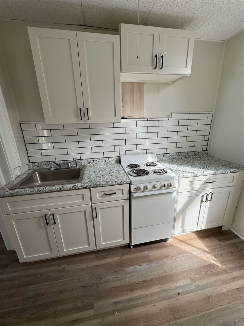 Fort Wayne Apartment: 2411 Fox Avenue