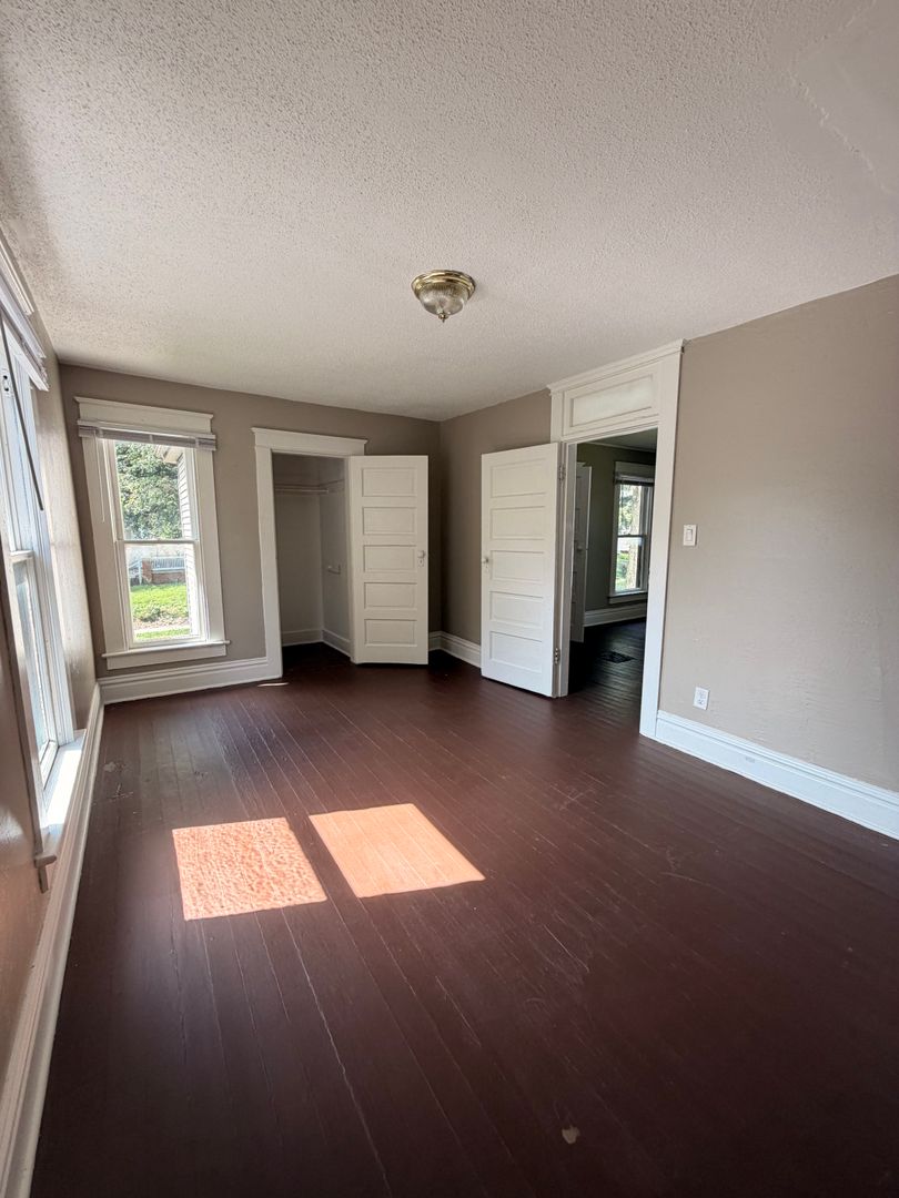 Fort Wayne Apartment: 2411 Fox Avenue