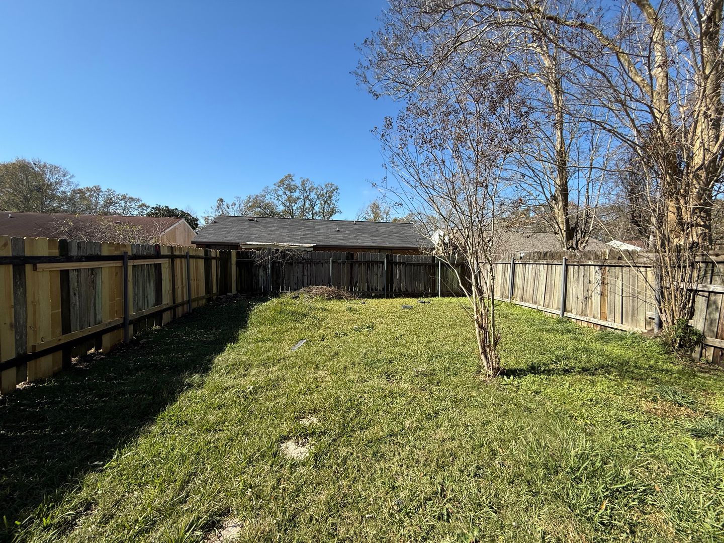 Lafayette House: 109 Black Circle