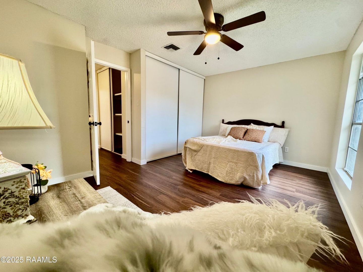 2 beds,1.5 baths Rent