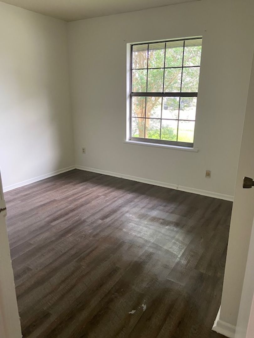 Lafayette House: 234 Young Drive