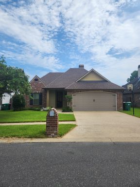 4 bedroom home for rent – photo 1