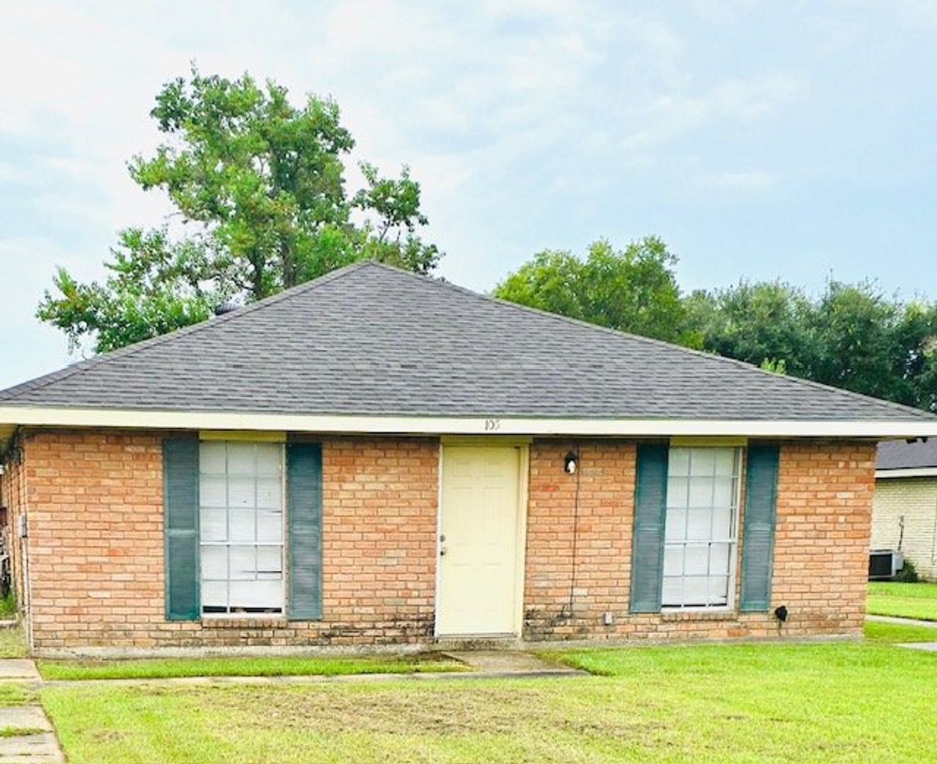 Lafayette House: 105 Lord Blvd