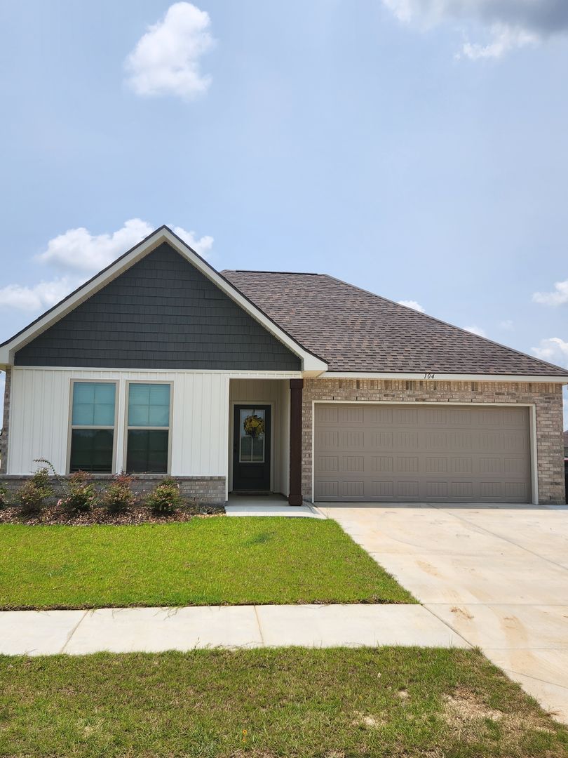 Lafayette House: 104 Braddish Court