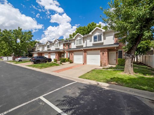 Three Bedroom Bountiful Townhouse Ready to be Called Home! – photo 1
