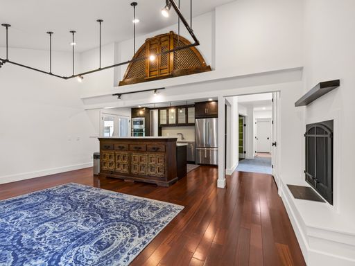 LUXURY LIVING SURROUNDED BY NATURE IN HIGHLAND!