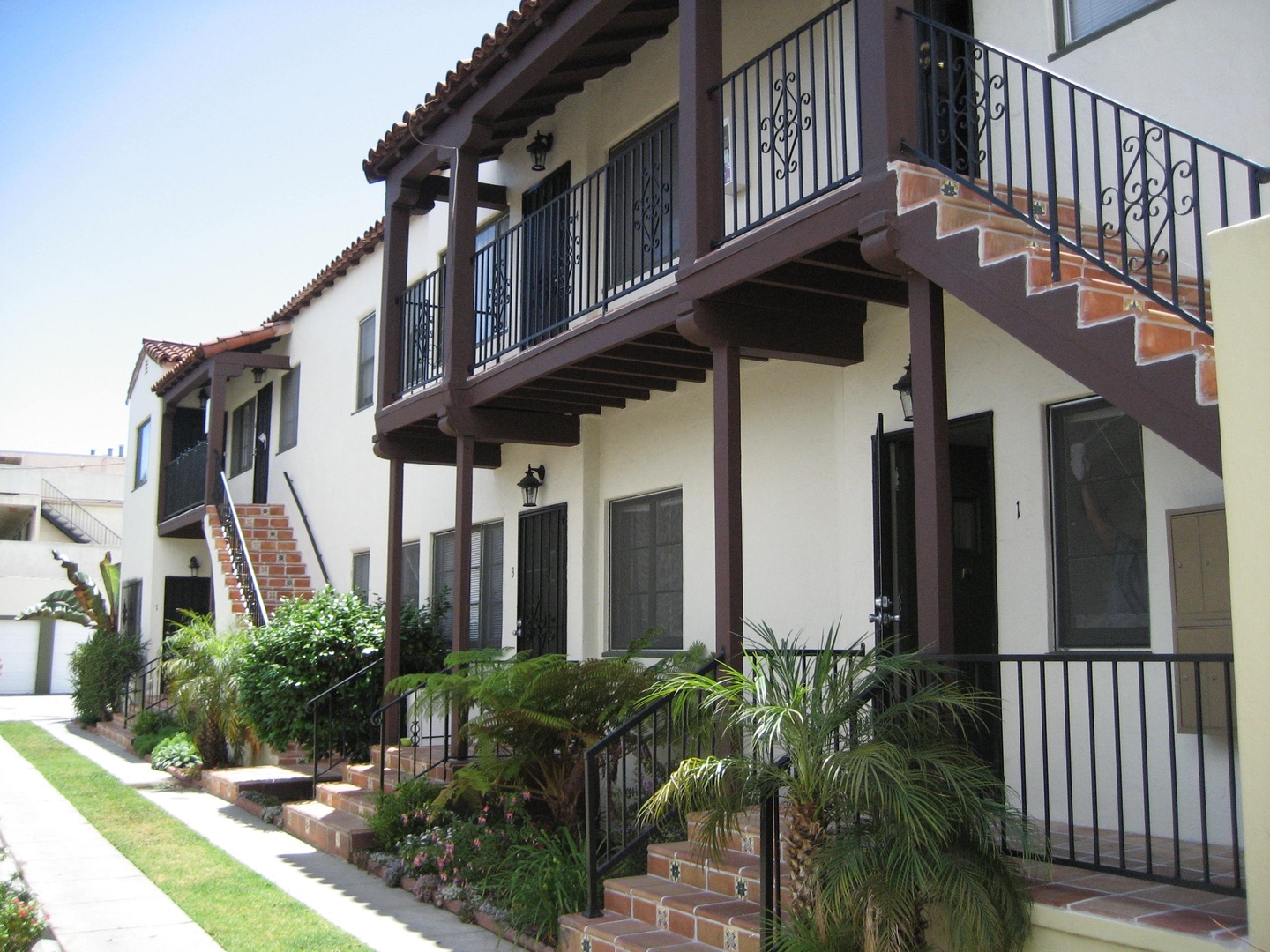Long Beach Apartment: 1440 E. Florida St.