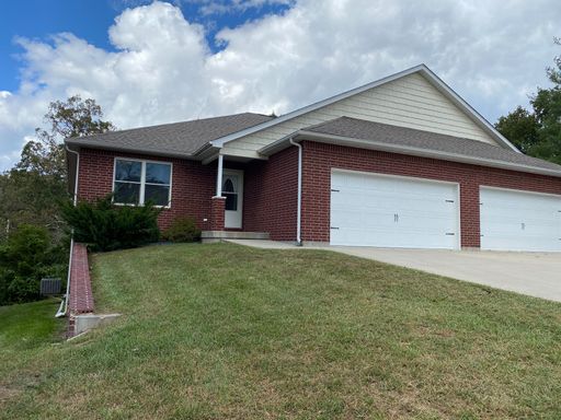 11975 Village Circle - 3 Bedroom / 2.5 Bath - AVAILABLE NOW – photo 1