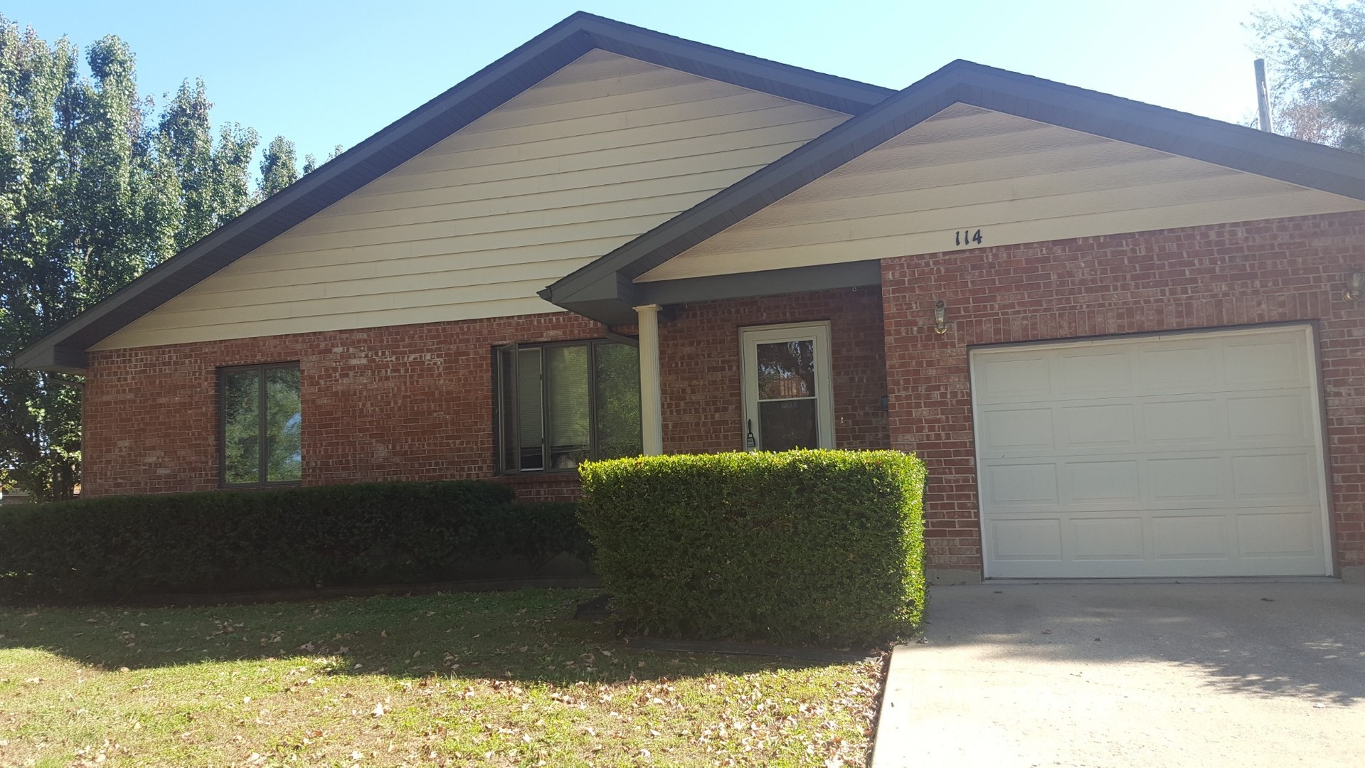 St James Apartment: 114 W Scioto/Church