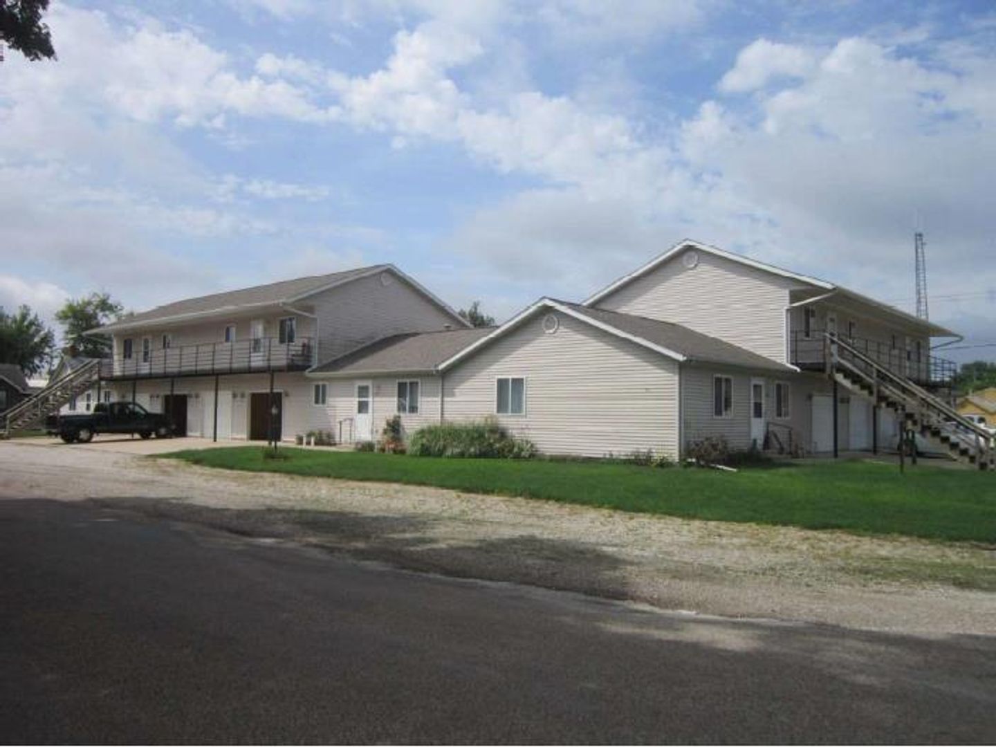 Toluca Apartment: 114 E Atchison Ave