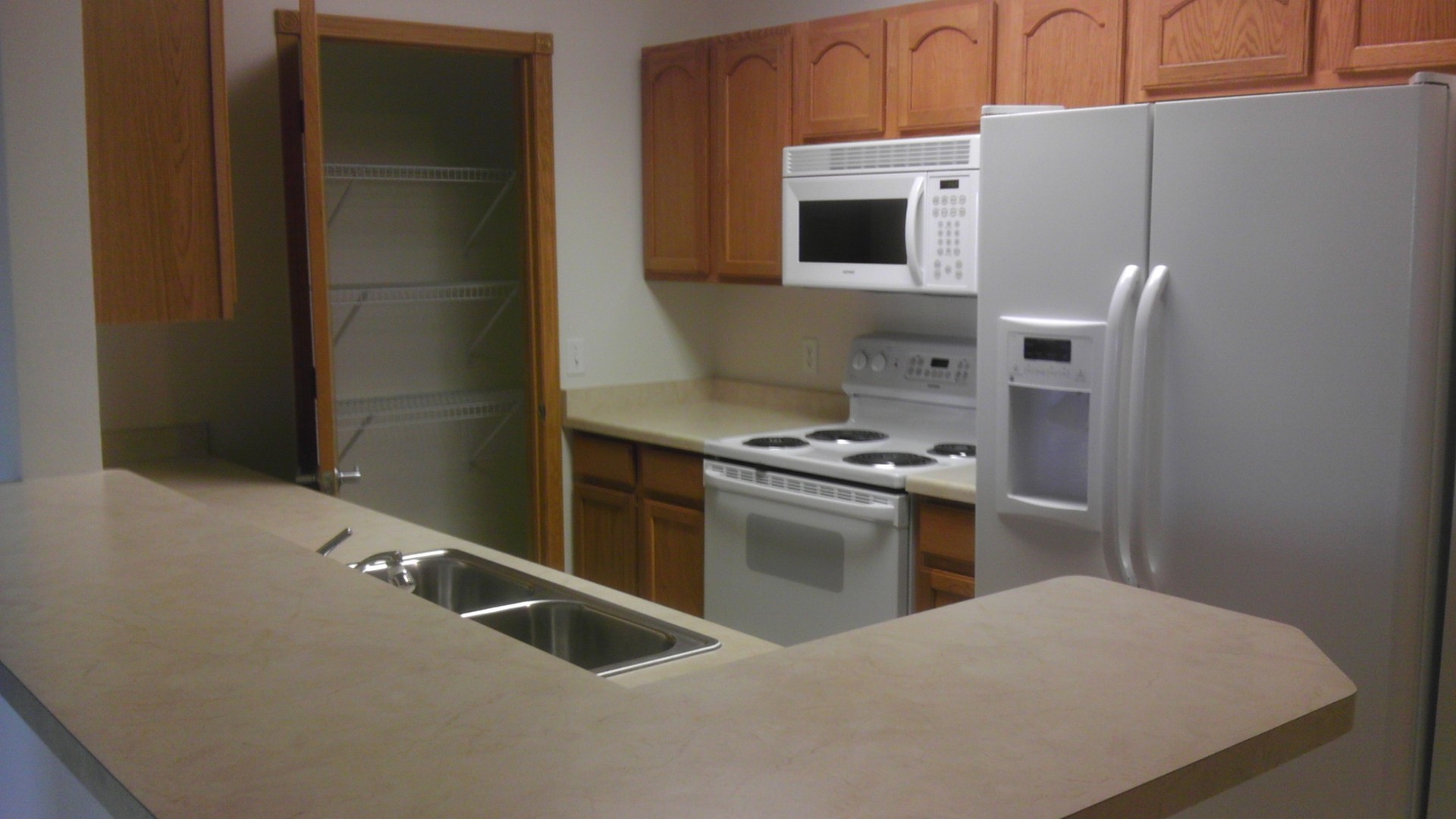 Portage Apartment: 601 W Slifer