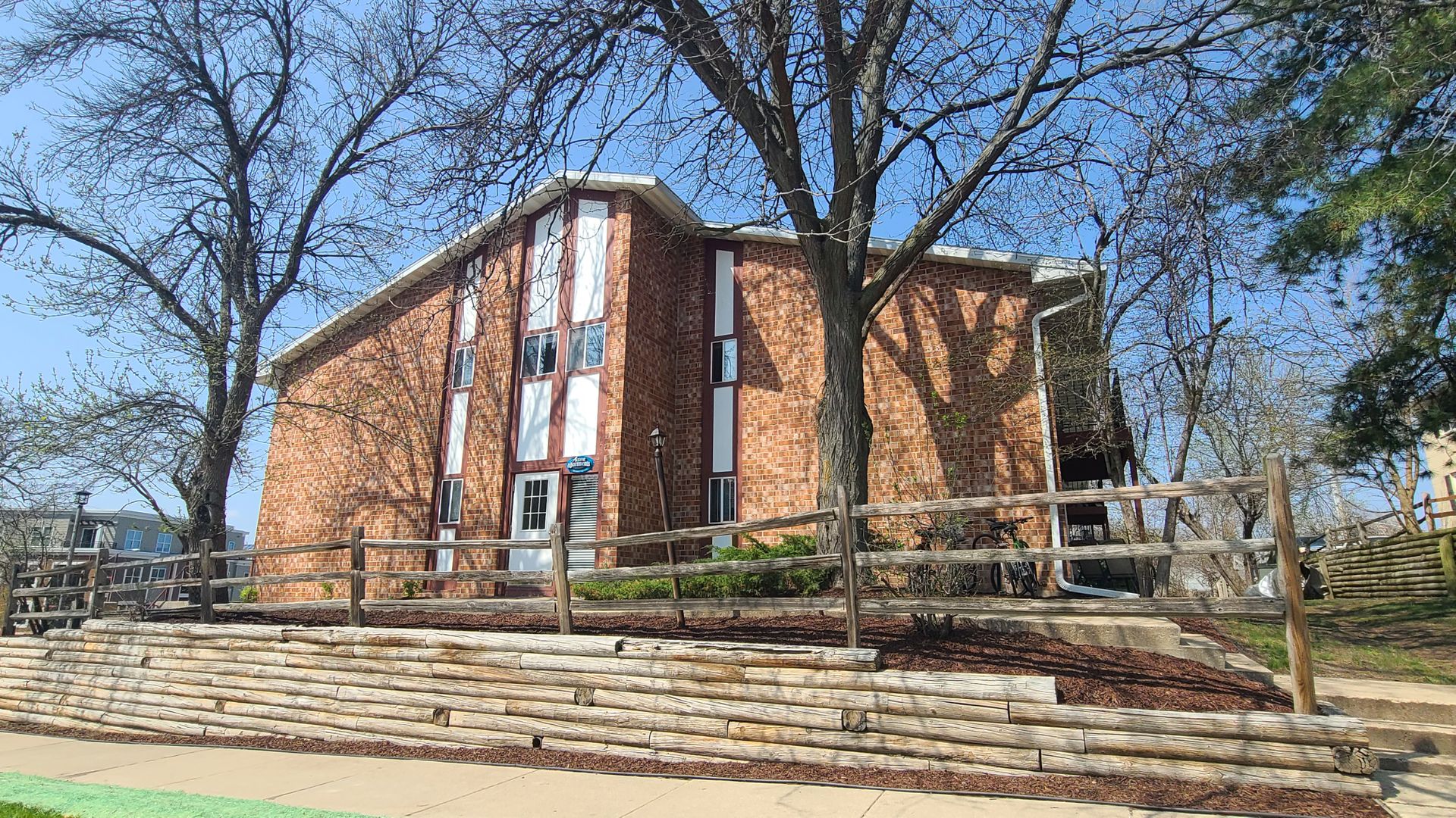 Madison Apartment: 501 N Whitney Way