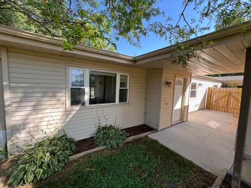 3 Bedroom, Pet Friendly Duplex in Sun Prairie – photo 1