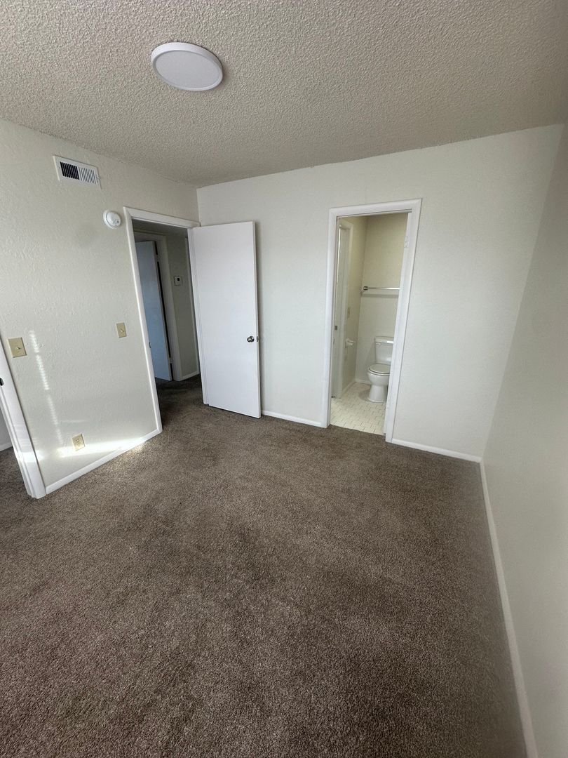 Bartlesville Apartment: 1700 SE Barlow Dr