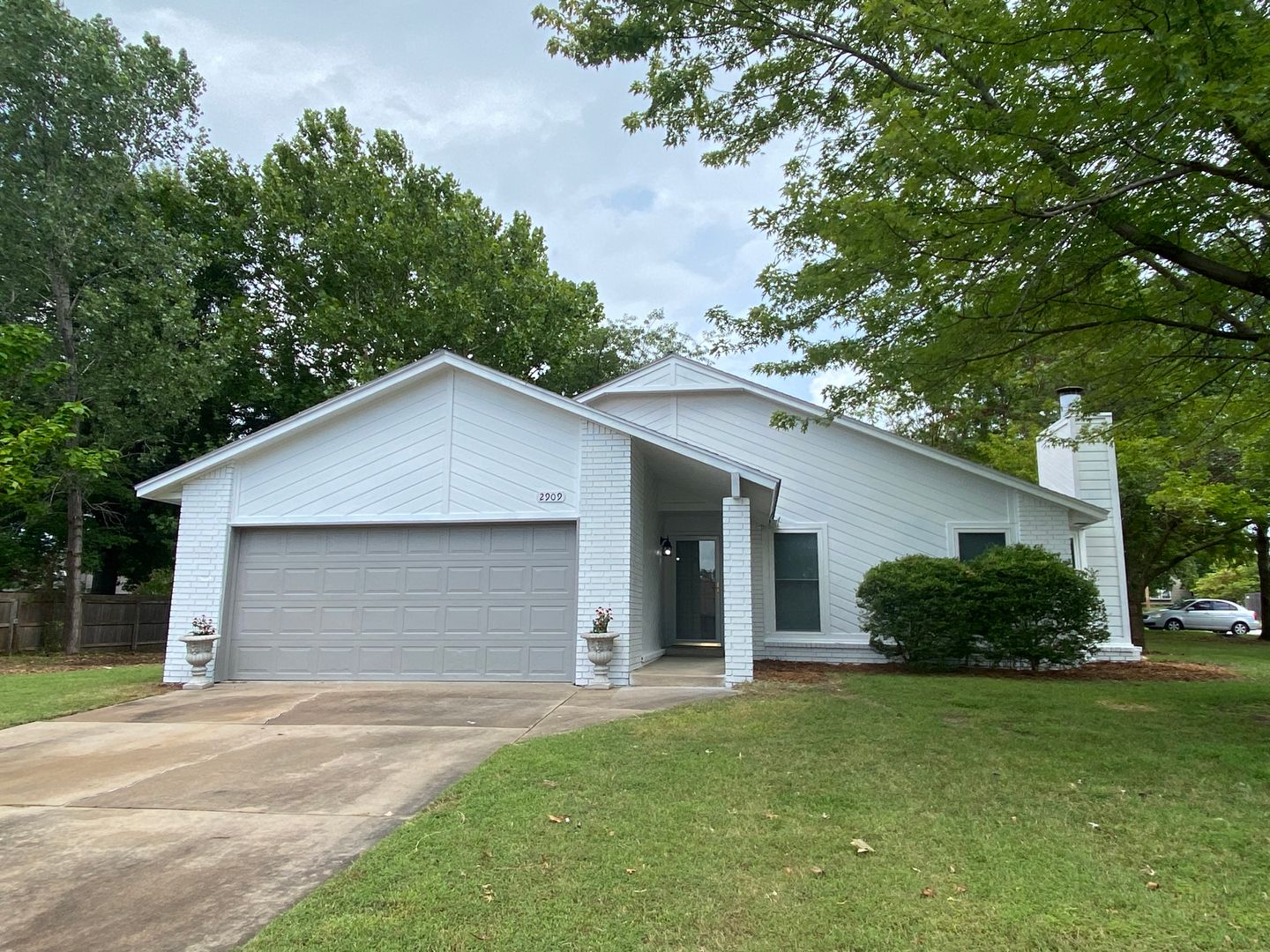 Broken Arrow House: 2909 South Narcissus Avenue