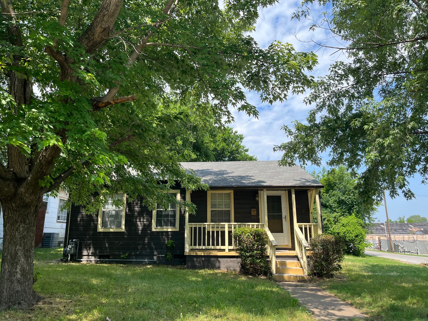 Tulsa House: 852 North Columbia Avenue