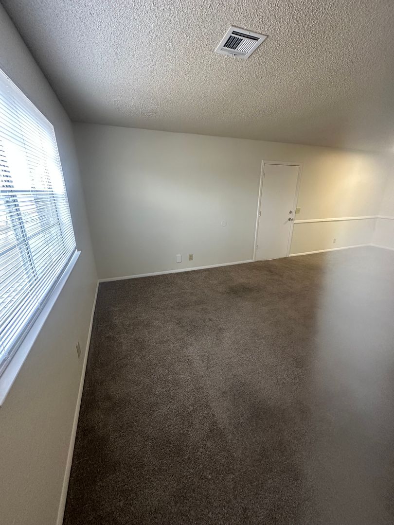 Bartlesville Apartment: 1700 SE Barlow Dr