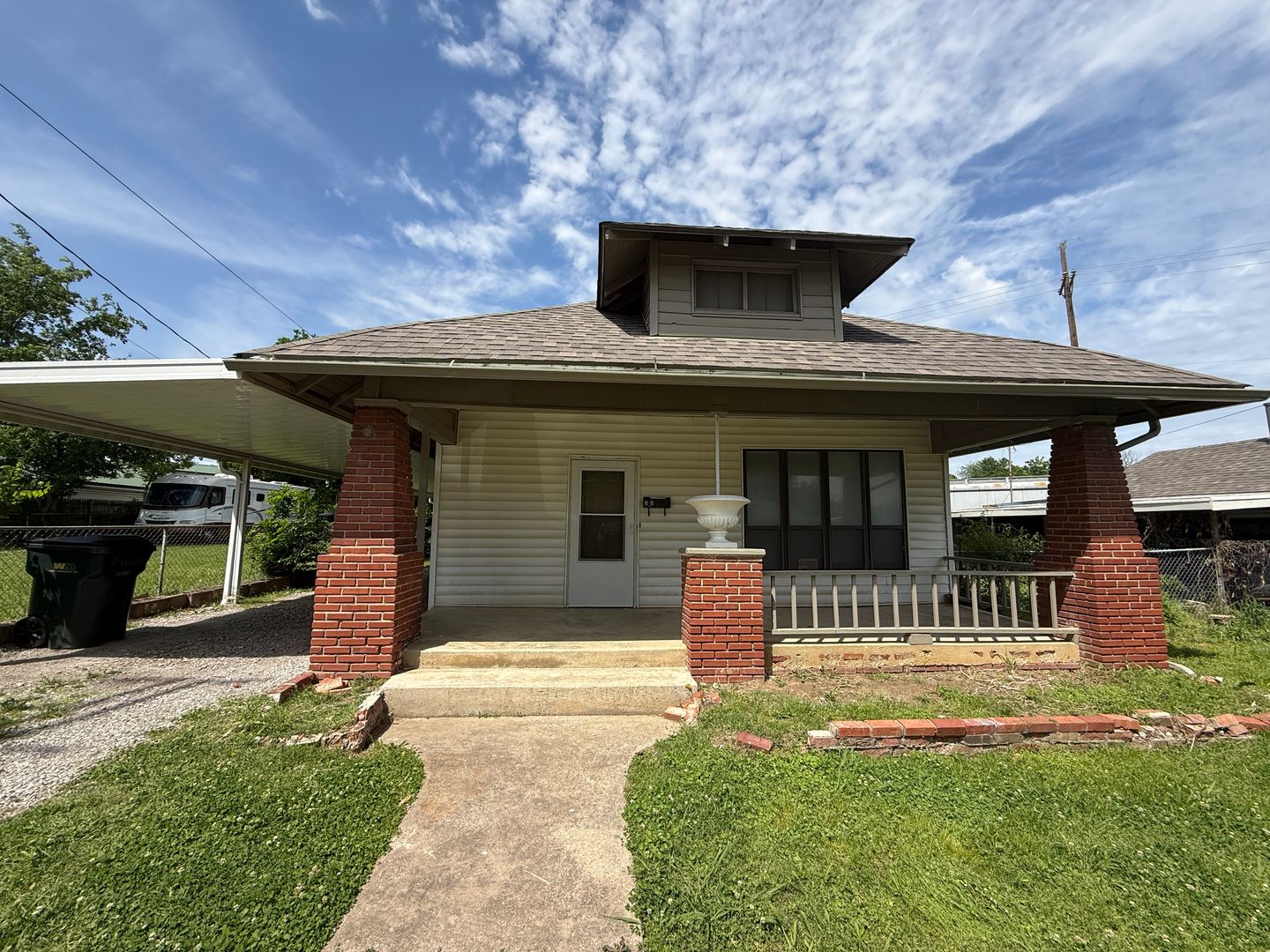 Sapulpa House: 310 North Division Street