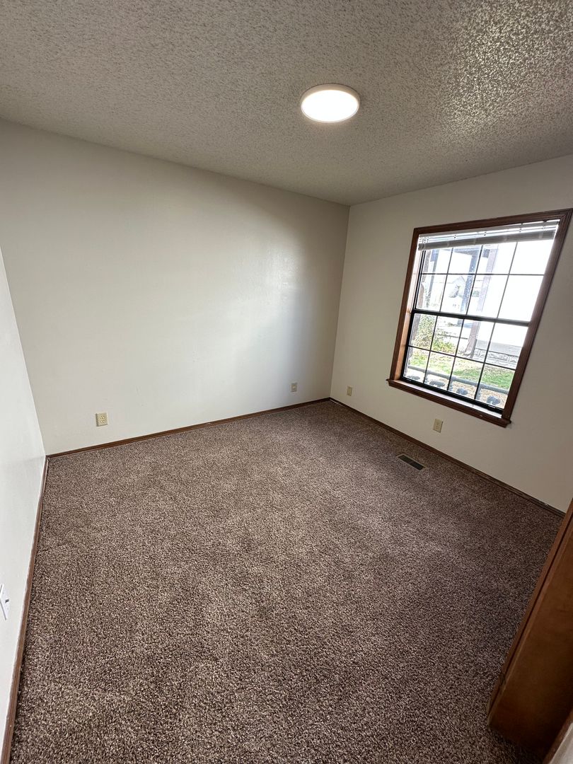 Bartlesville Apartment: 412 South Wyandotte