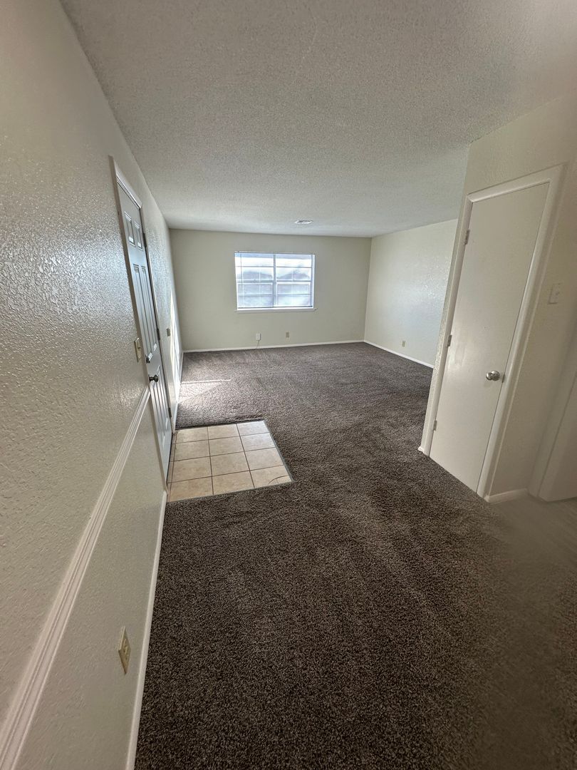 Bartlesville Apartment: 1700 SE Barlow Dr