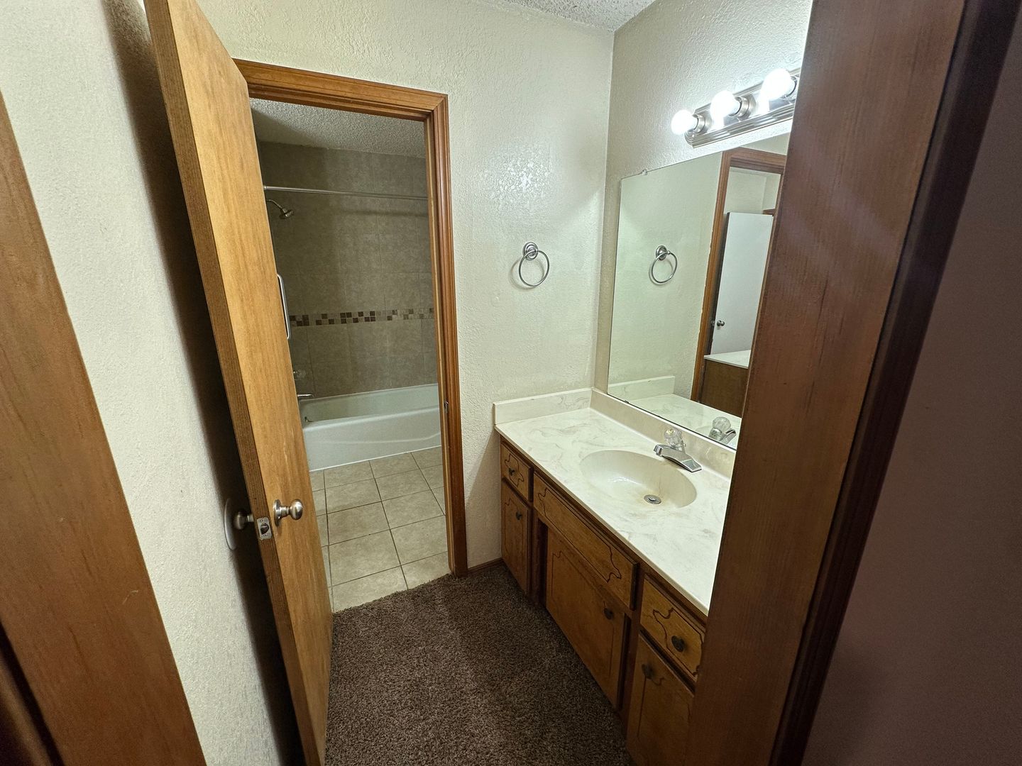 Bartlesville Apartment: 621 East 13th Street