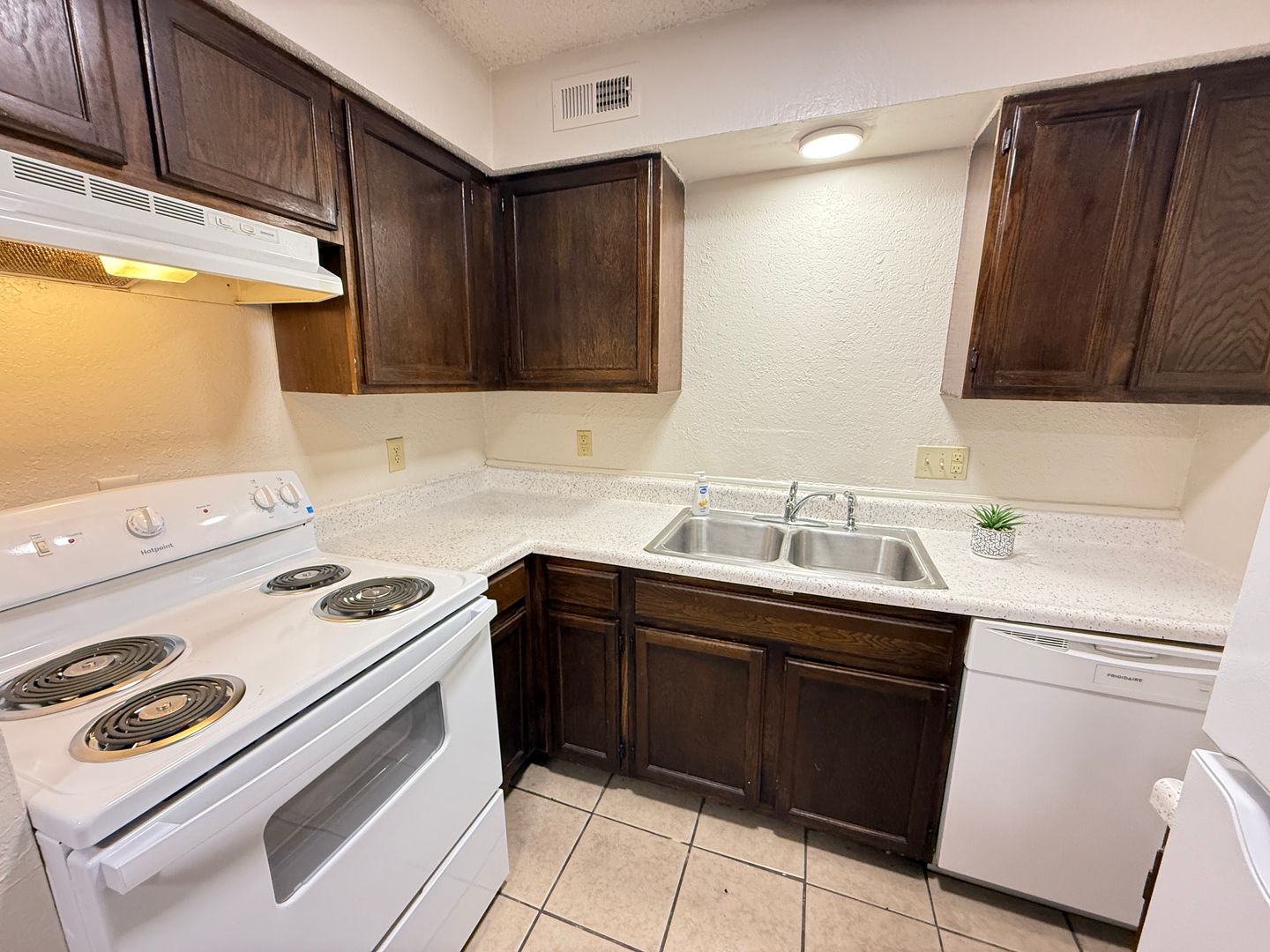 Bartlesville Apartment: 1700 SE Barlow Dr