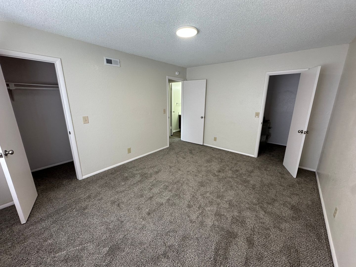 Bartlesville Apartment: 1700 SE Barlow Dr