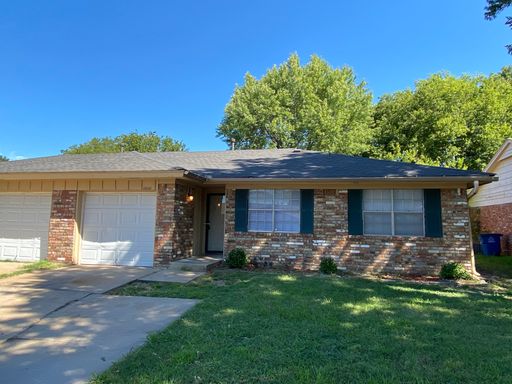 Cozy 2 bedroom 1 bathroom Duplex home in East Tulsa! – photo 1