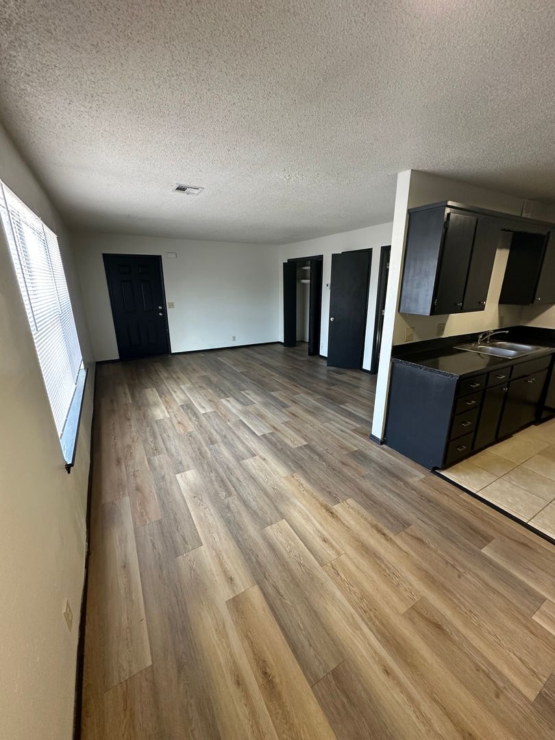 Bartlesville Apartment: 320 South Wyandotte Avenue