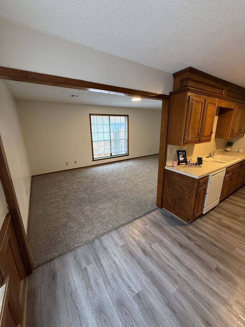 Bartlesville Apartment: 412 South Wyandotte