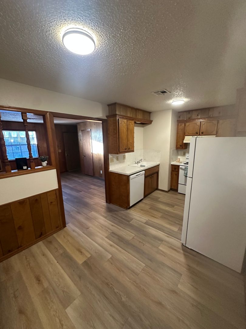 Bartlesville Apartment: 621 East 13th Street