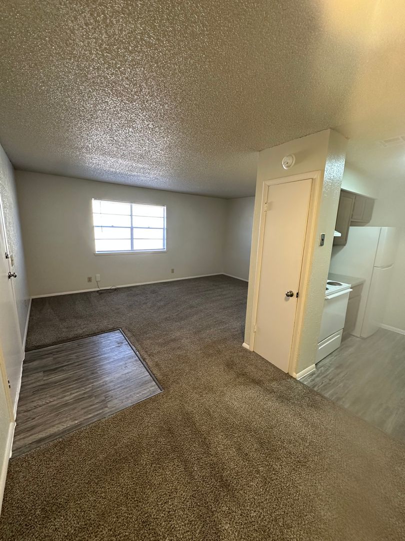 Bartlesville Apartment: 1700 SE Barlow Dr