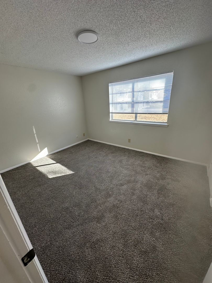 Bartlesville Apartment: 1700 SE Barlow Dr