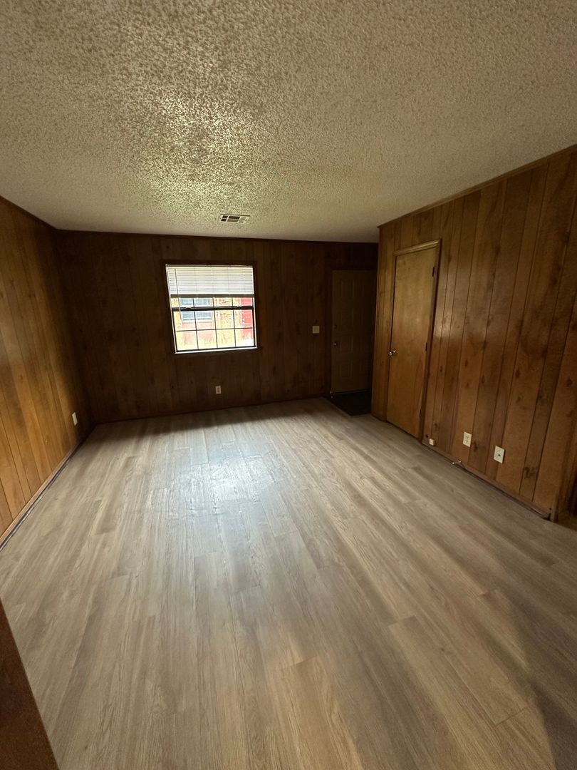 Bartlesville Apartment: 621 East 13th Street