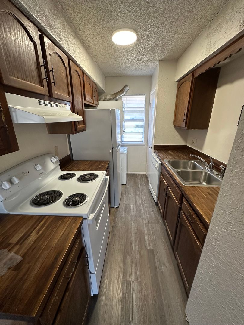 Bartlesville Apartment: 1700 SE Barlow Dr