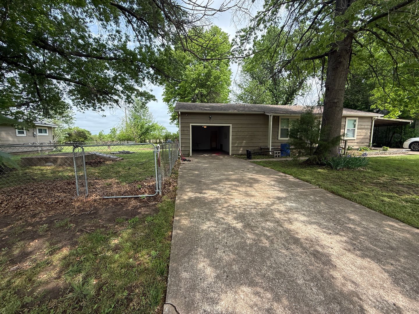 Kellyville House: 537 East Allen Street