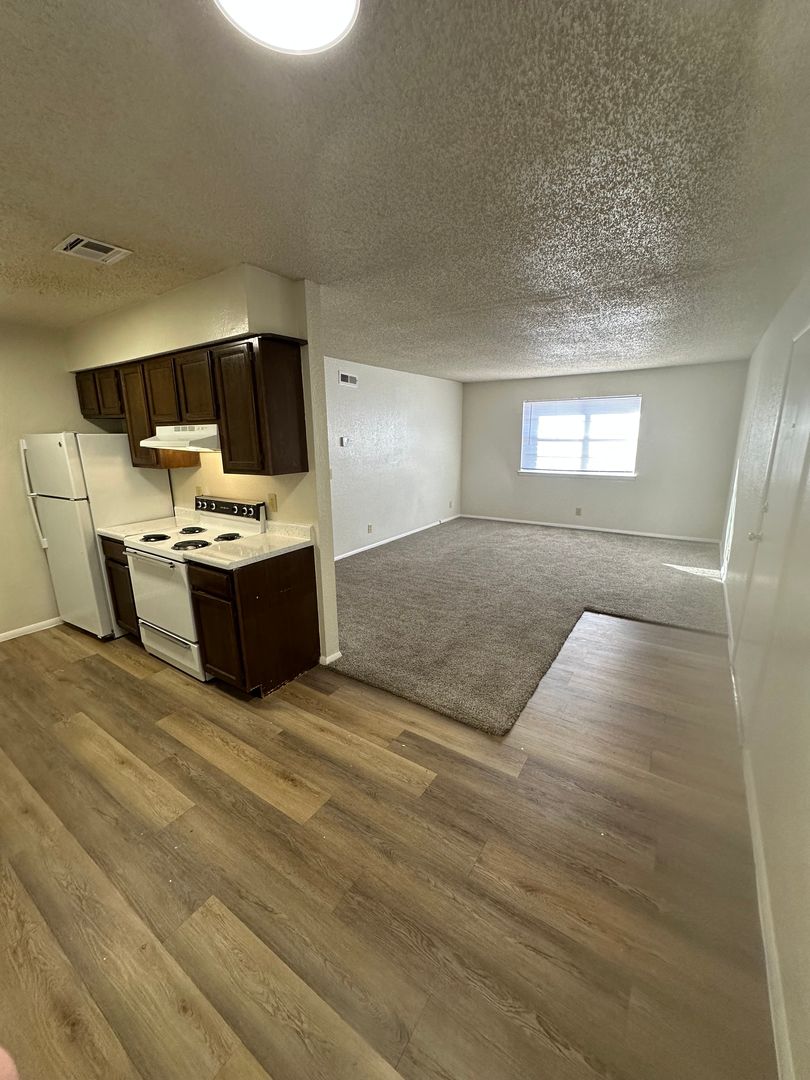 Bartlesville Apartment: 1700 SE Barlow Dr