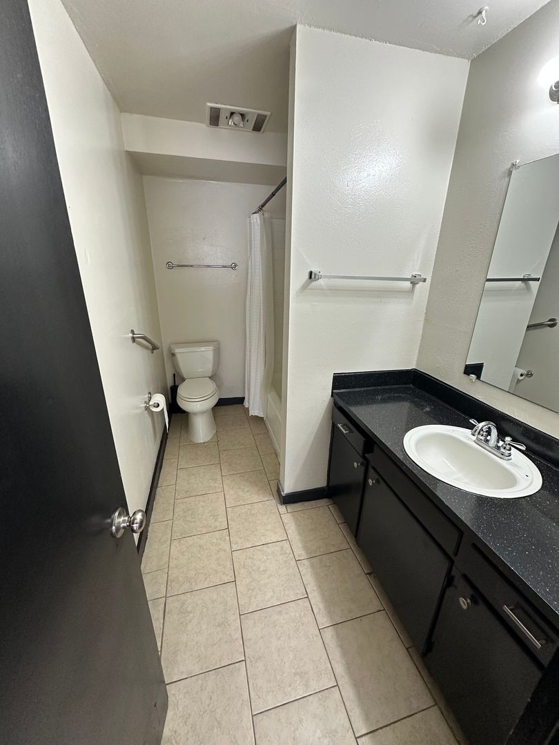 Bartlesville Apartment: 320 South Wyandotte Avenue