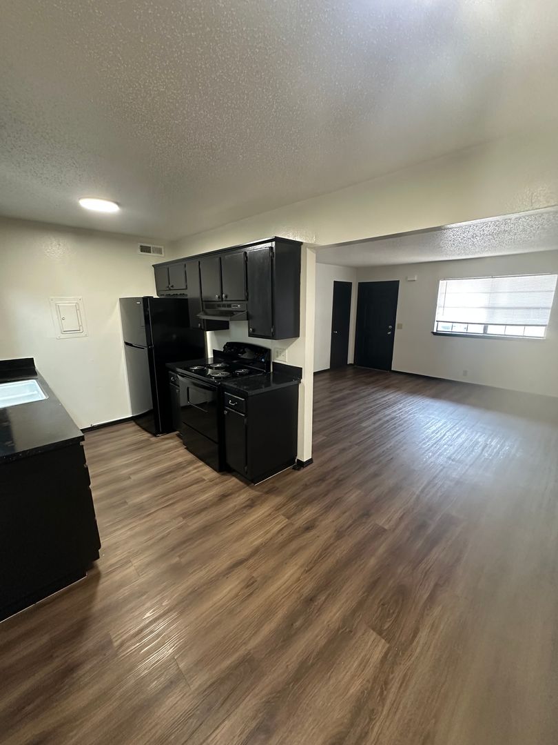 Bartlesville Apartment: 320 South Wyandotte Avenue