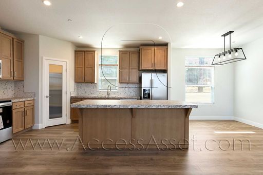 Modern Luxury Awaits: Stunning New Construction 4-Bedroom Home – photo 1