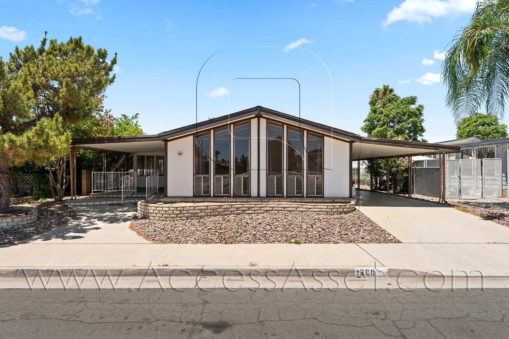 Hemet House: 1360 Cabrillo Dr